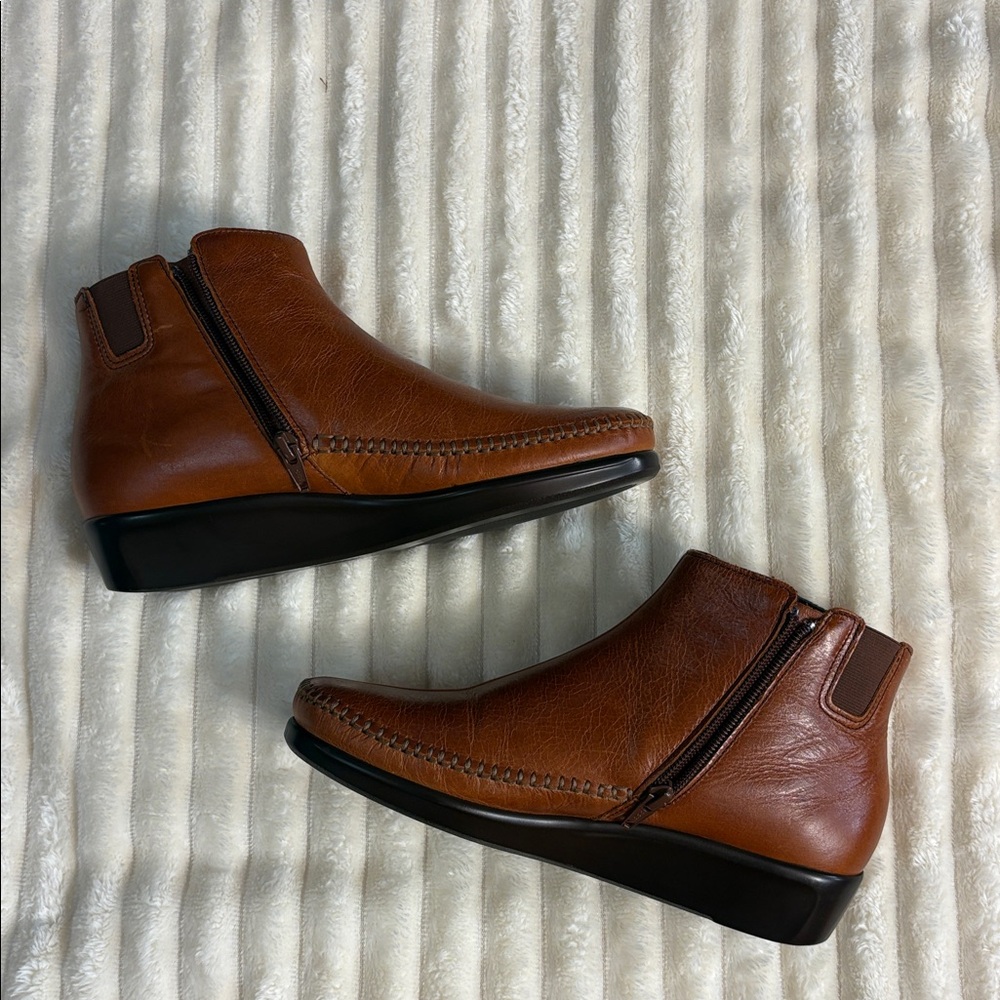 SAS Jade Leather Zip Bootie - Picture 6 of 9